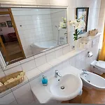 Ξενοδοχείο Leonardo 3*